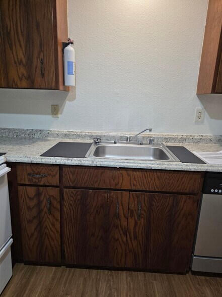 kitchen - 2962 O St SE