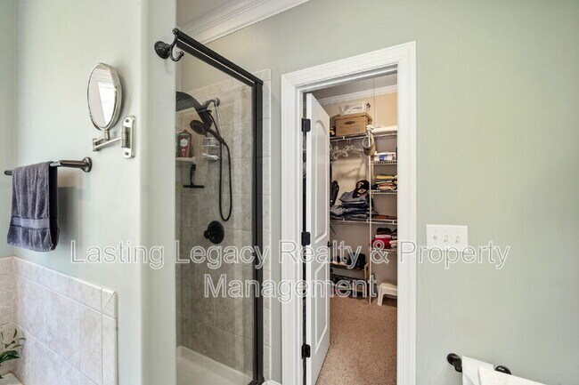 Building Photo - 187 Marbrook Dr