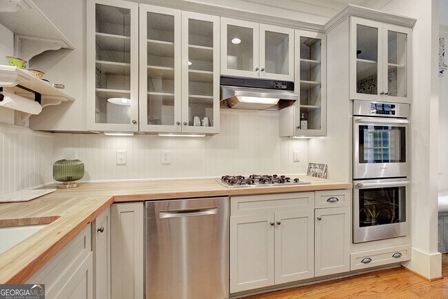 Building Photo - 9043 Selborne Ln