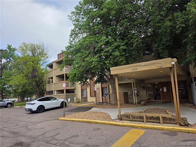 Building Photo - 1306 S Parker Rd