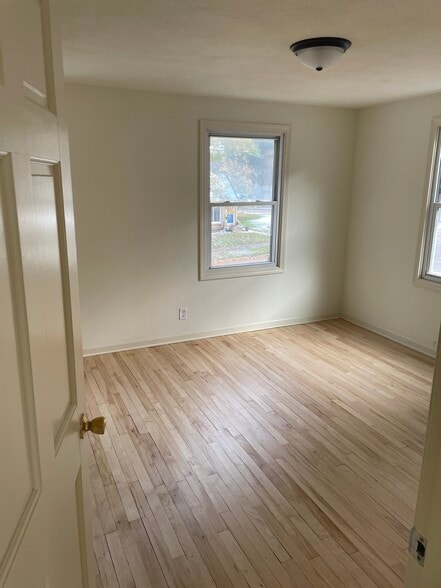 Building Photo - 233 S 74th St