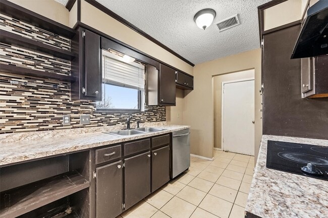 Building Photo - 614 Circle Creek Dr