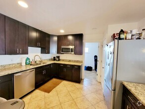 Building Photo - AUGUST PRE-LEASE Updated kitchen, Granite,...