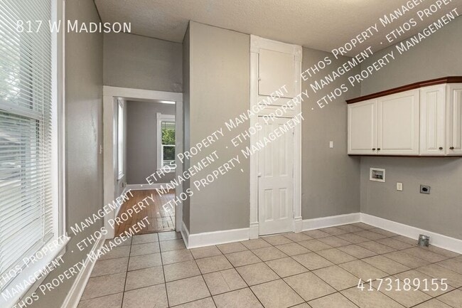 Building Photo - 817 W Madison-