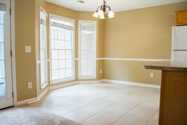 Building Photo - 3 Bed 2 Bath 2 Car Garage - North Columbus