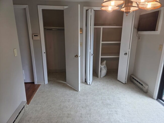 Building Photo - 2 bedroom townhome.