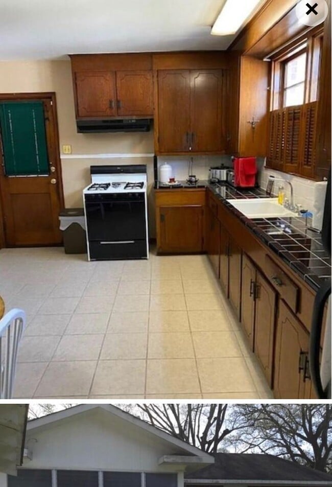 Building Photo - 2 bedrooms 1 bath Brick House $1000 per mo...