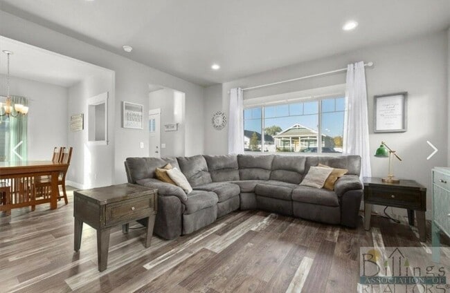 Building Photo - 1831 Island View Dr