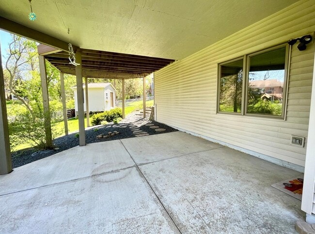 Building Photo - 640 S Park Ct