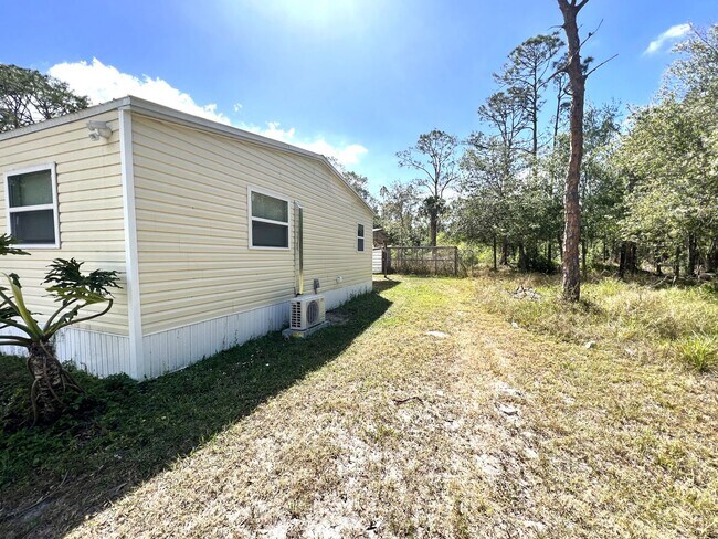 Building Photo - FIRST MONTHS RENT FREE!!! 5 ACRES OF PARAD...