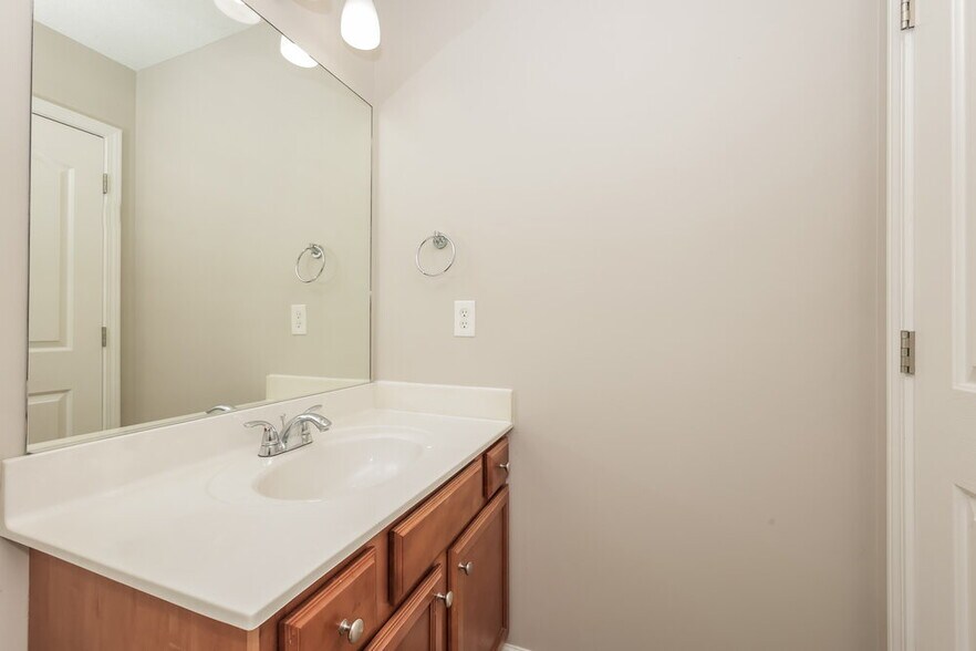 Building Photo - 8900 Ristau Ct