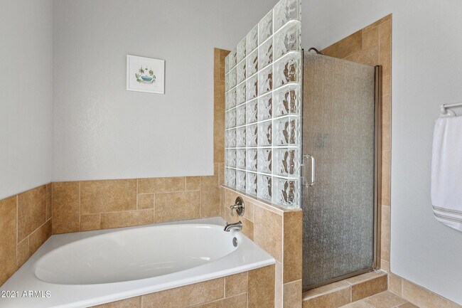 Building Photo - 5735 E Campo Bello Dr