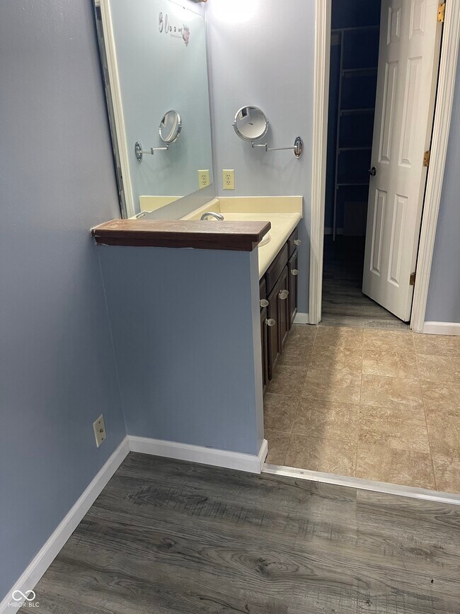 Building Photo - 6268 Glenshire Ln