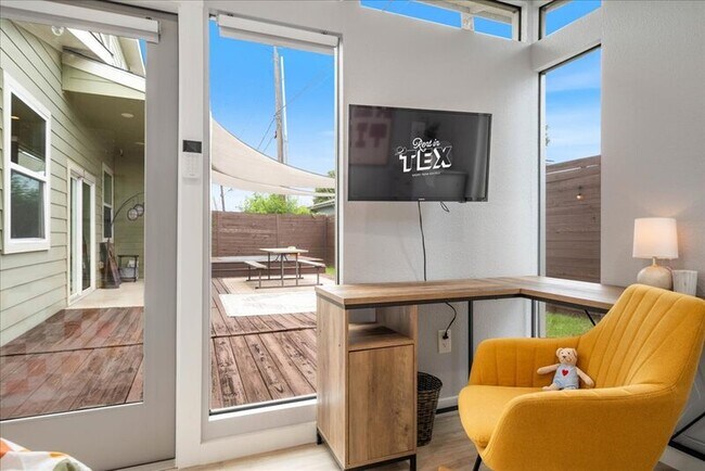 Building Photo - 6301 Santos St