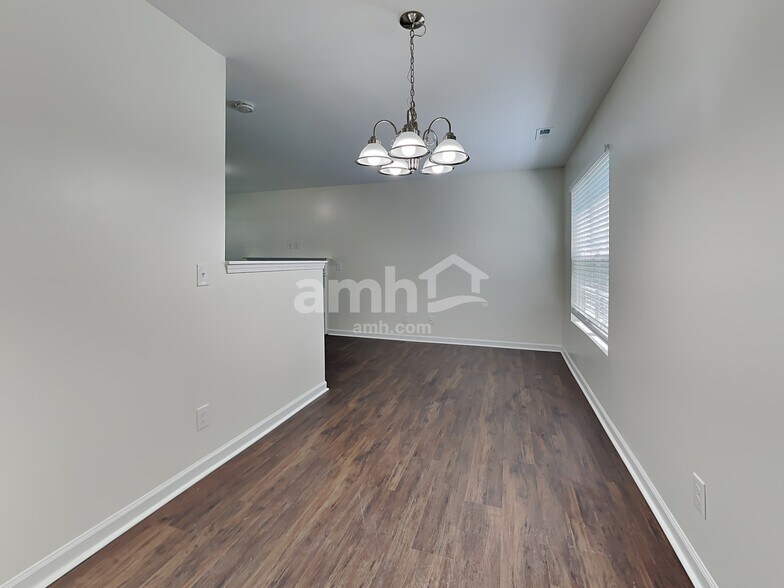 Building Photo - 132 Drewsbury Dr