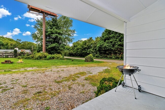 Building Photo - 120 Fountain Way