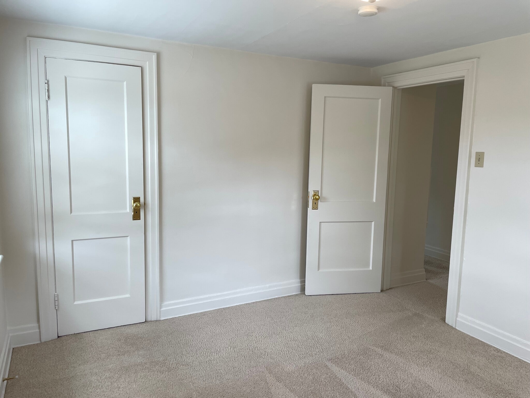 #2 Bedroom - 702 Kahkwa Blvd