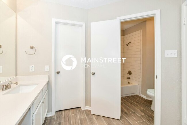 Building Photo - 4 Bedroom Pet-Friendly Home in Mesquite, TX with Main Street Renewal