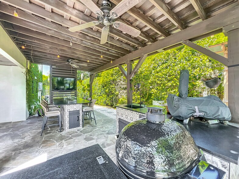 Outdoor Kitchen - 281 Shell Pt E