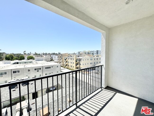 Building Photo - 11155 Huston St