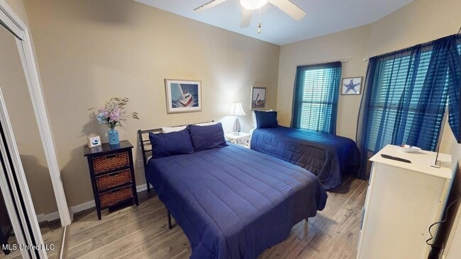 Building Photo - 2228 Beach Dr