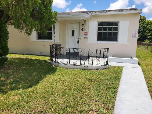 Primary Photo - 1240 NE 143rd St