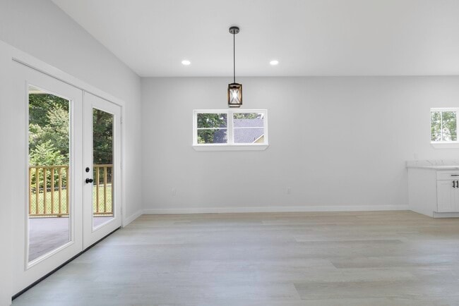 Building Photo - 611 Bridgeview Dr