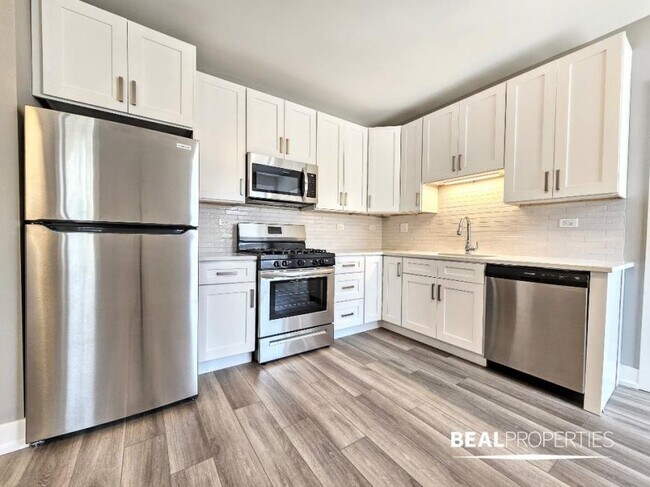 Building Photo - 1 bedroom in CHICAGO IL 60613