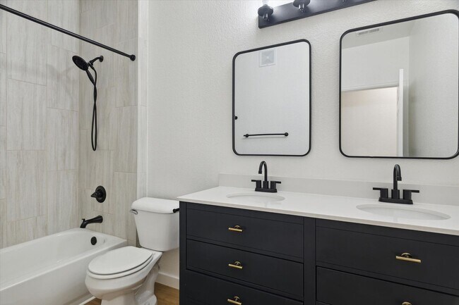 Building Photo - $1,000 DEPOSIT!!!! Fully Remodeled Three Bedroom, Two Bathroom Condo