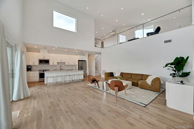 Building Photo - 420 Old Farm Rd