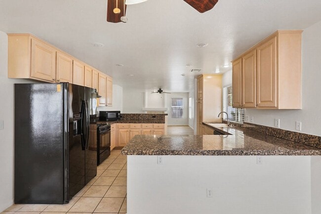 Building Photo - Beautiful 4 Bedroom Henderson Home