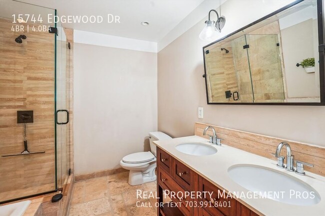 Building Photo - 15744 Edgewood Dr