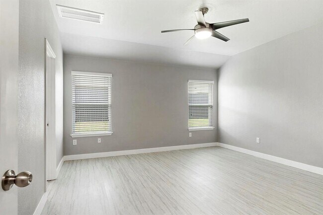 Building Photo - 5712 Montrelia Dr