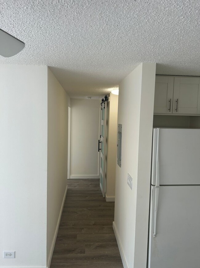 Building Photo - Renovated 2-Bedroom in Makiki – Pet Friendly!