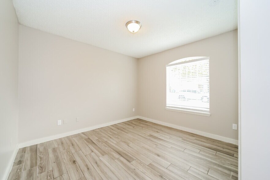 Building Photo - 1120 Creeks Ridge Rd