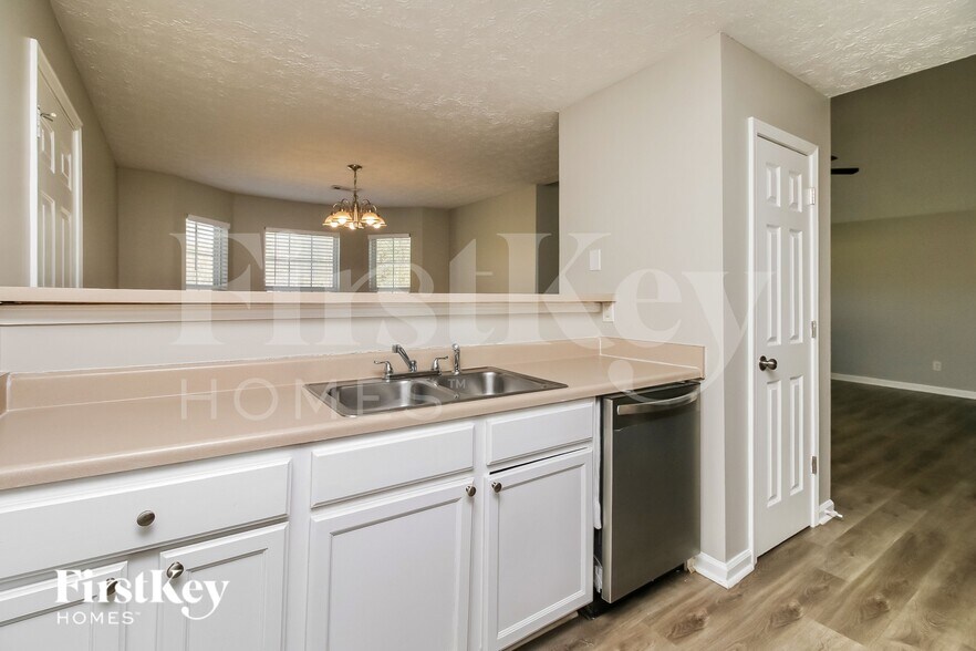 Building Photo - 55 Bramble Bush Trail