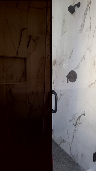 Marble walk in shower - 29 Amaranth Ave