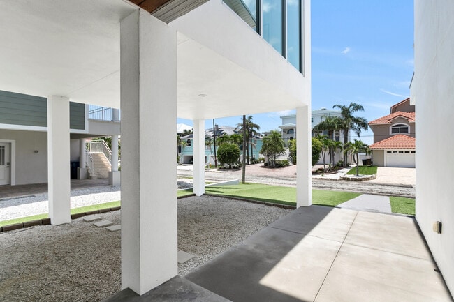 Building Photo - 905 Bay Point Dr