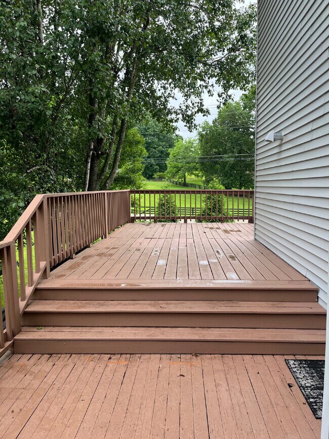 Building Photo - "Charming Franklin Retreat: 3-Bedroom Have...