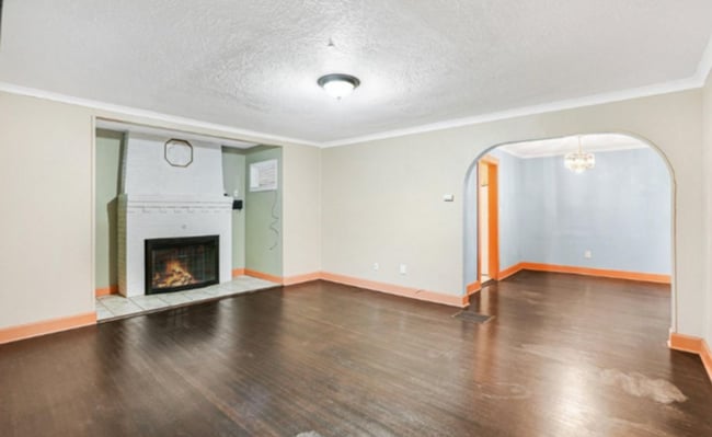 Building Photo - Updated 3br/2ba home with bonus room and fenced back yard in NE Sumner Neighborhood