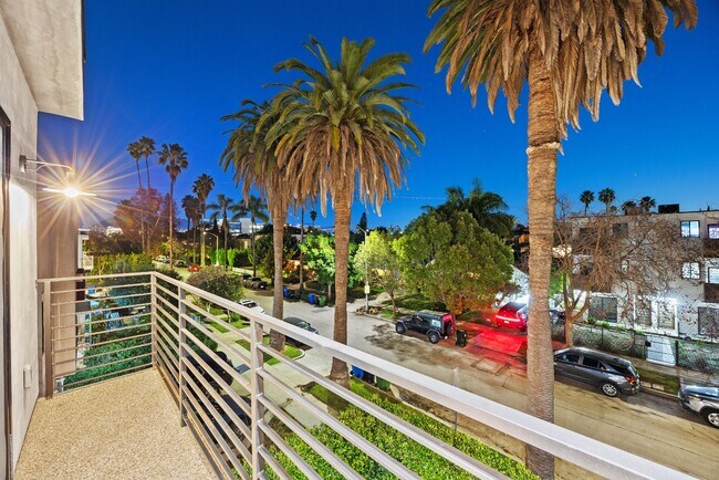 Building Photo - 3 BED 3 BATH | PRIVATE FRONT YARD | PRIVATE 2 CAR ATTACHED GARAGE | WASHER | DRYER | CENTRAL A/C