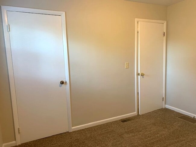 Building Photo - 50% OFF RENT UNTIL 2026!  APPLY FOR ONLY $...