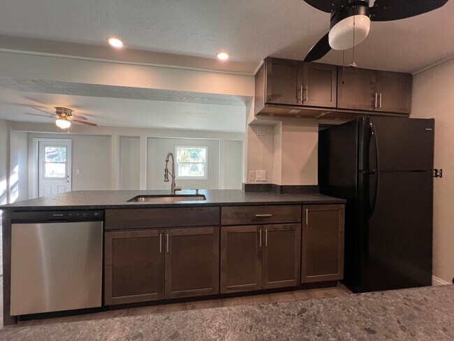 Building Photo - $1,650 ** Annual ** Available 6/15/26 ** Recently Upgraded **3 Bedroom / 2 Bath * Port Charlotte