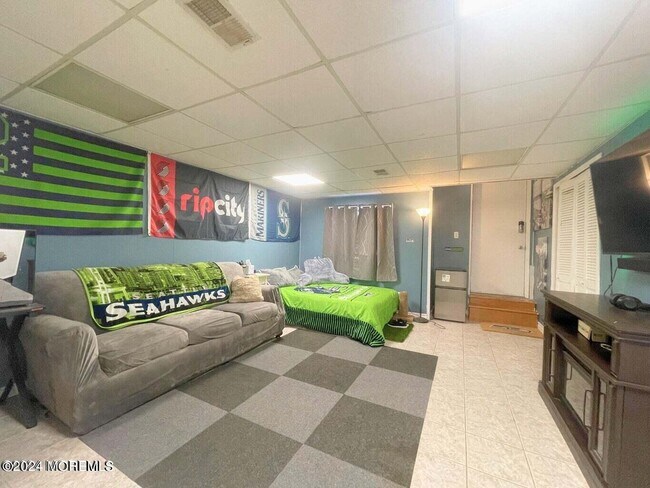 Building Photo - 562 Clubhouse Dr