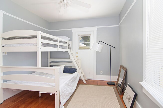 Building Photo - Cozy and charming 2 bed 1 bath in Universi...