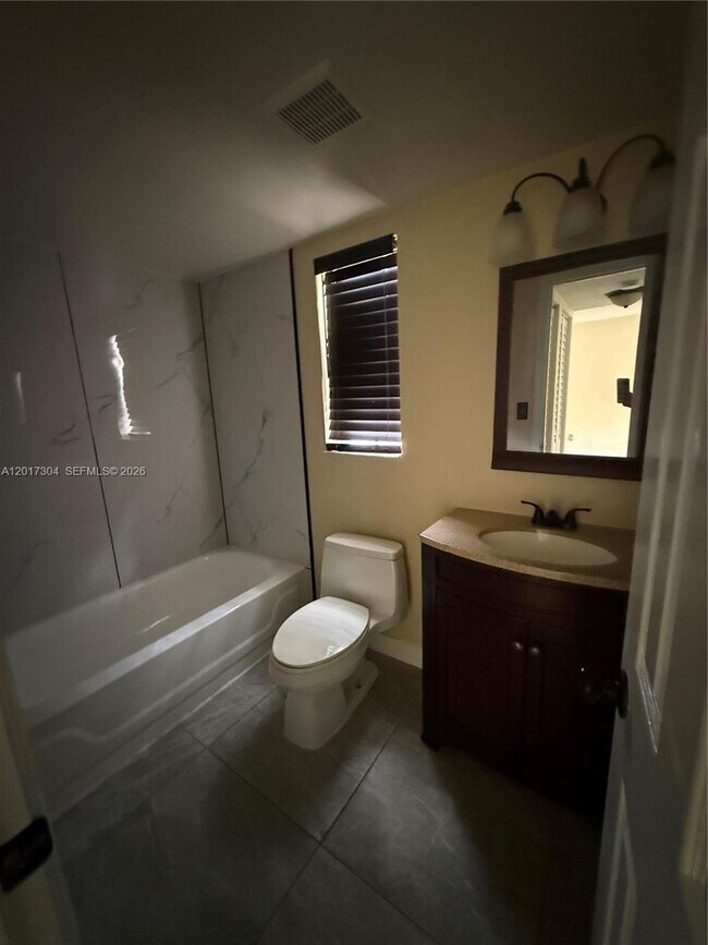 Building Photo - 301 Olivewood Pl