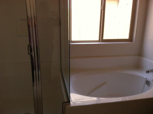 Building Photo - 3 bedroom 2 bath home in South East Visali...