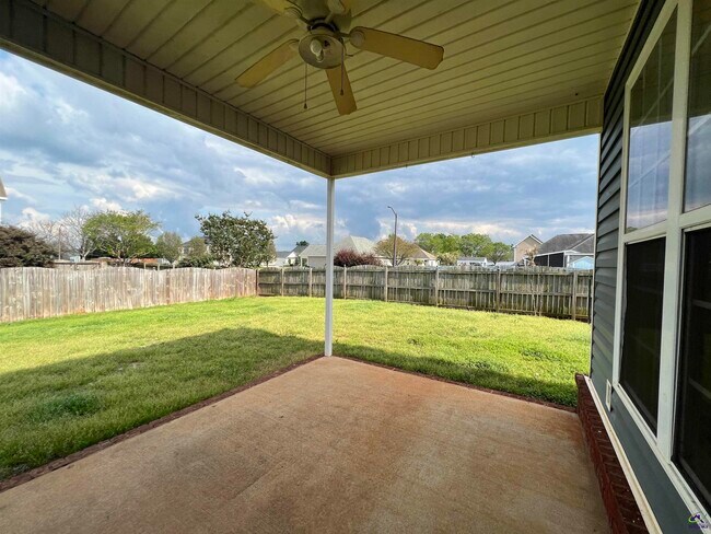 Building Photo - 206 Meyers Lake Dr