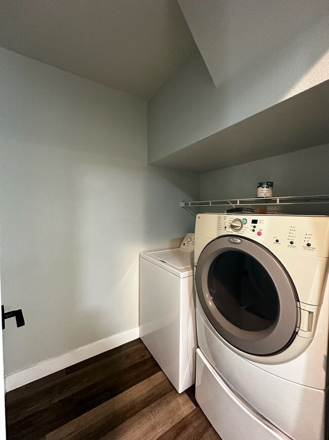 Building Photo - Renovated 2 Bedroom, 2.5 Bath with Washer and Dryer Plus A/C. MUST SEE!!!