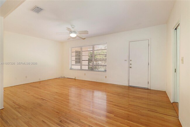 Building Photo - 5610 San Vicente St